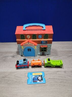 Combo Thomas the Train #1 Train Engine, Quarry Car, Timber Car & Engine Wash